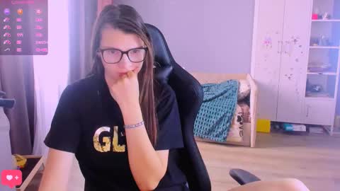  KIRA  online show from March 10, 5:45 am