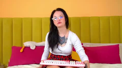 Snapshot of mollymillsen chatting on September 21, 6:23 pm Molly online show from September 21, 6:23 pm