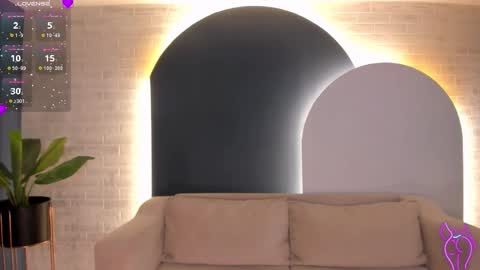 Molly Sunders online show from October 19, 3:00 am