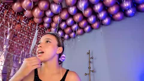 Snapshot of mollyybloom chatting on February 26, 11:30 pm Molly online show from February 26, 11:30 pm