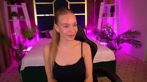 mollyymayy online show from December 3, 8:59 am