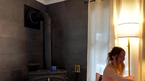 Mia  online show from January 7, 2:55 pm