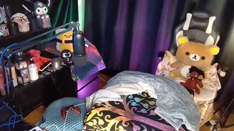 MOMMI SH3DEVIL online show from January 5, 6:00 pm