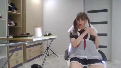 MommmY  online show from September 17, 8:01 pm