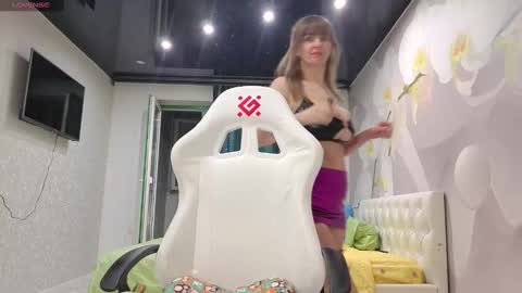 MommmY  online show from November 22, 8:51 pm