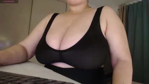 Daphne  online show from October 28, 4:46 am