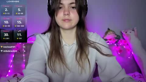 Momo online show from April 18, 7:58 pm