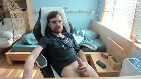 momotkb online show from April 9, 8:47 pm