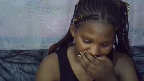 momsdoll online show from April 12, 7:45 am