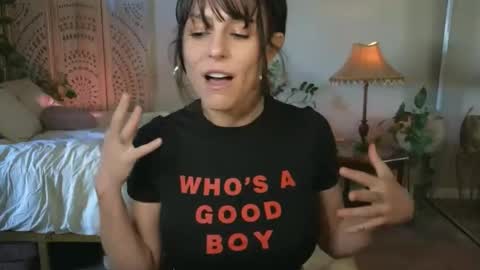 Mona online show from April 15, 2:42 pm