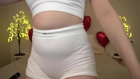 Snapshot of monamourrrr chatting on February 20, 10:27 am Taina online show from February 20, 10:27 am