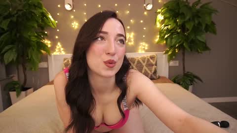 Snapshot of monamourrrr chatting on January 14, 7:06 am Taina online show from January 14, 7:06 am