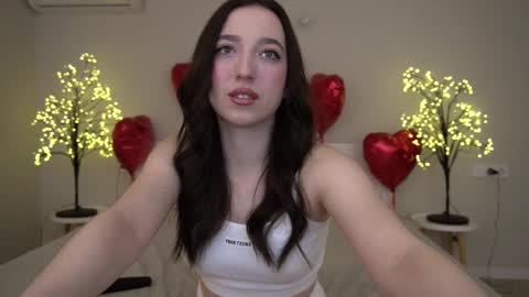 Snapshot of monamourrrr chatting on February 20, 7:23 am Taina online show from February 20, 7:23 am