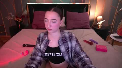 Snapshot of monamourrrr chatting on September 20, 7:22 am Taina online show from September 20, 7:22 am