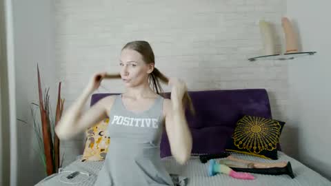 Mona online show from December 9, 2:06 pm