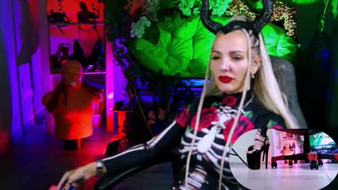 Monika online show from October 31, 11:54 am