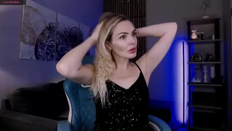 Snapshot of monicharm chatting on September 14, 1:23 pm monicharm online show from September 14, 1:23 pm