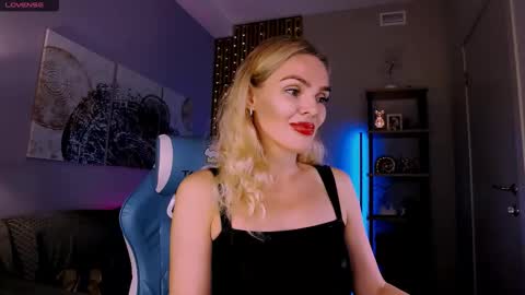 Snapshot of monicharm chatting on September 25, 3:30 pm monicharm online show from September 25, 3:30 pm