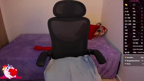 Snapshot of monielodge chatting on January 15, 9:35 am Monie Help me reach 100 likes online show from January 15, 9:35 am