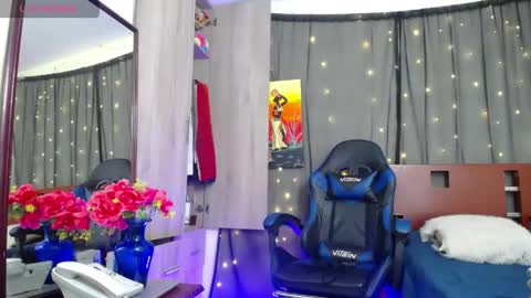 monique78854192 online show from May 14, 12:25 pm