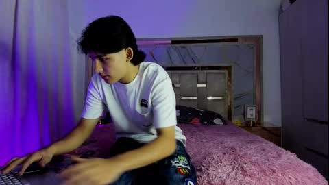 monky_0002 online show from March 26, 2:28 am