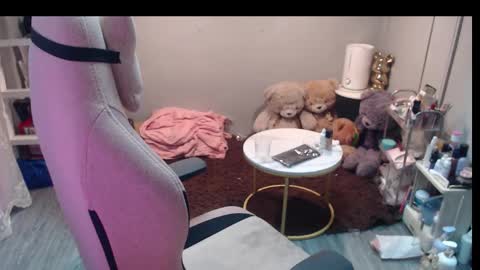 ELYSE A SIMPLE GIRL online show from January 14, 2:47 pm