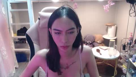 ELYSE A SIMPLE GIRL online show from November 29, 12:35 pm