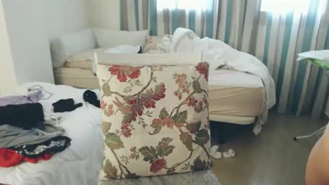 Monse online show from April 15, 9:56 am