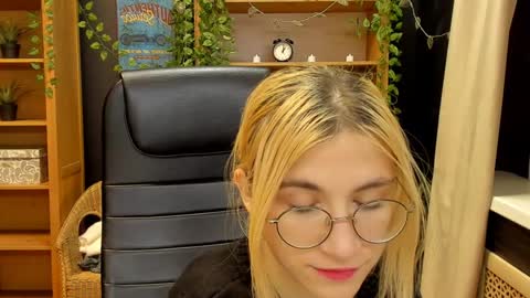 Katrin online show from February 1, 9:08 pm