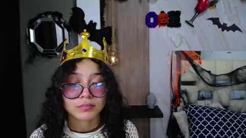 Snapshot of moon_and_fire_ chatting on October 27, 6:02 am moon_and_fire_ online show from October 27, 6:02 am