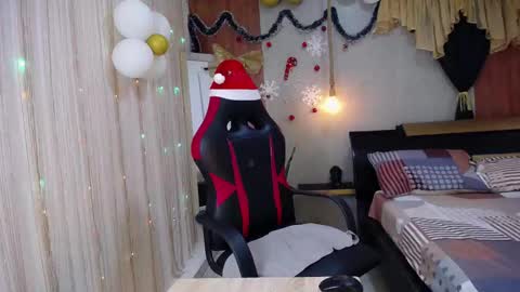 moon_and_fire_ online show from December 4, 4:45 am