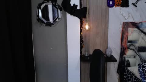 Snapshot of moon_and_fire_ chatting on October 25, 5:51 am moon_and_fire_ online show from October 25, 5:51 am