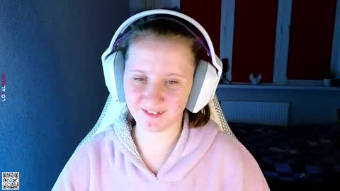 Lola online show from September 29, 3:55 pm