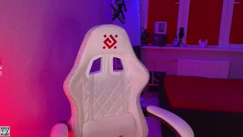 Lola online show from October 22, 5:25 pm