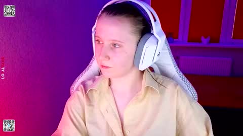 Lola online show from March 16, 2:43 pm