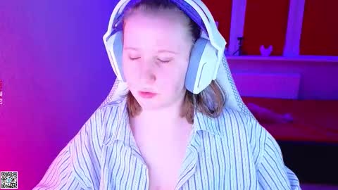 Lola online show from November 22, 2:26 pm