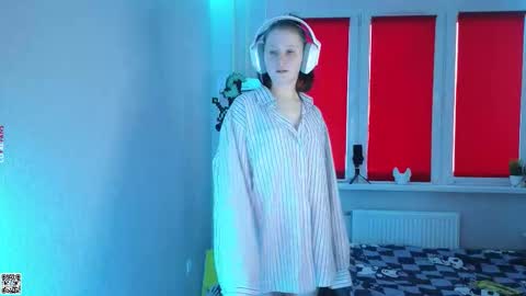 Lola online show from October 8, 2:12 pm