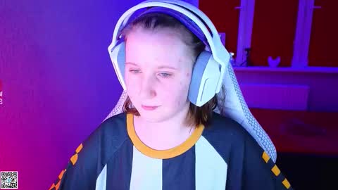 Lola online show from November 21, 2:15 pm