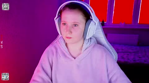 Lola online show from April 24, 1:24 pm