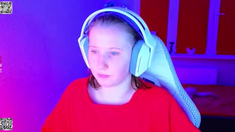 Lola online show from December 2, 5:33 pm