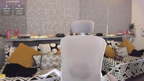 Sarah online show from December 4, 9:58 pm