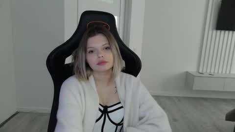 moon_lili online show from March 22, 1:48 pm