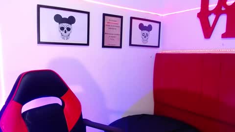 moon_sunflowers online show from March 1, 5:52 am