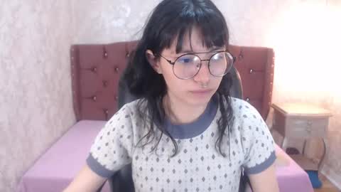 Snapshot of mooncharlotte chatting on February 5, 5:31 pm Charlotte online show from February 5, 5:31 pm