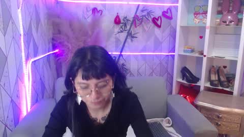 Snapshot of mooncharlotte chatting on September 17, 6:55 pm Charlotte online show from September 17, 6:55 pm
