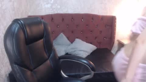 Snapshot of mooncharlotte chatting on February 24, 8:14 pm Charlotte online show from February 24, 8:14 pm