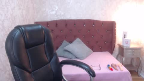 Snapshot of mooncharlotte chatting on February 12, 5:37 pm Charlotte online show from February 12, 5:37 pm