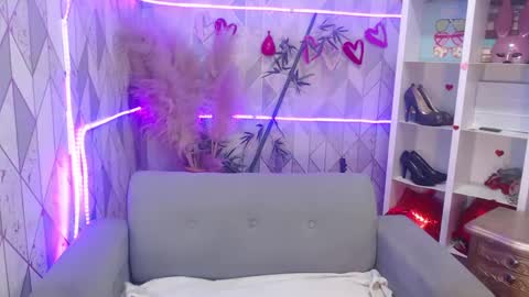 Snapshot of mooncharlotte chatting on September 22, 4:00 pm Charlotte online show from September 22, 4:00 pm