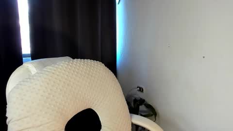 moonie_baddie31 online show from October 27, 9:15 pm