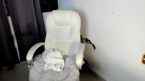 moonie_baddie31 online show from October 16, 12:43 am